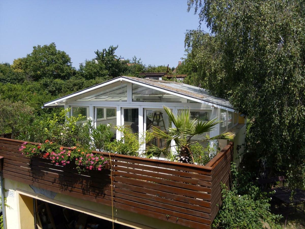 Greenhouse Just 15 Min From The Old Town Bratislava Bagian luar foto